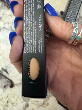 Farmasi VFX Pro Full Coverage Concealer - Porcelain with Bold Blue Nails